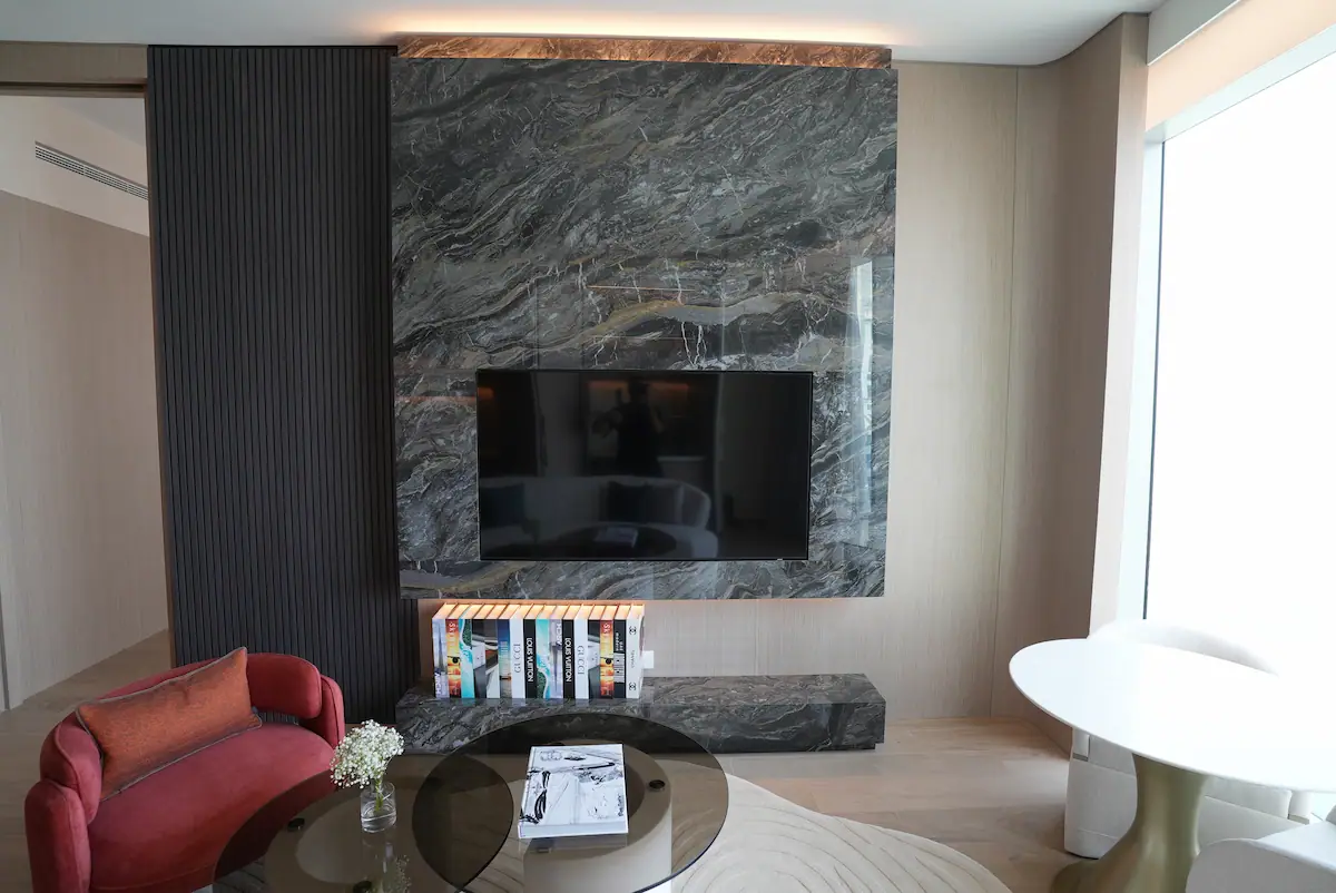 غرفة معيشة مريحة للعائلة