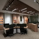 مكتب حديث بأسلوب مرتب وعملي