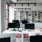 ديكورات مكاتب صغيرة مودرن- small office design - بوينت دوس