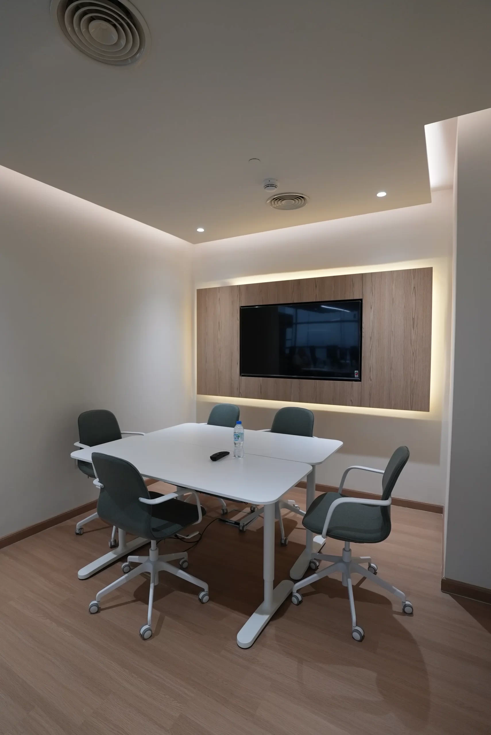 small office design تصميم ديكورات مكاتب صغيرة بوينت دوس للتصميم الداخلي